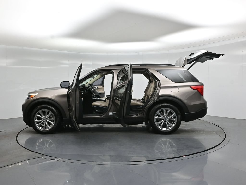 Certified 2021 Ford Explorer XLT w/ Equipment Group 202A RWD image 36