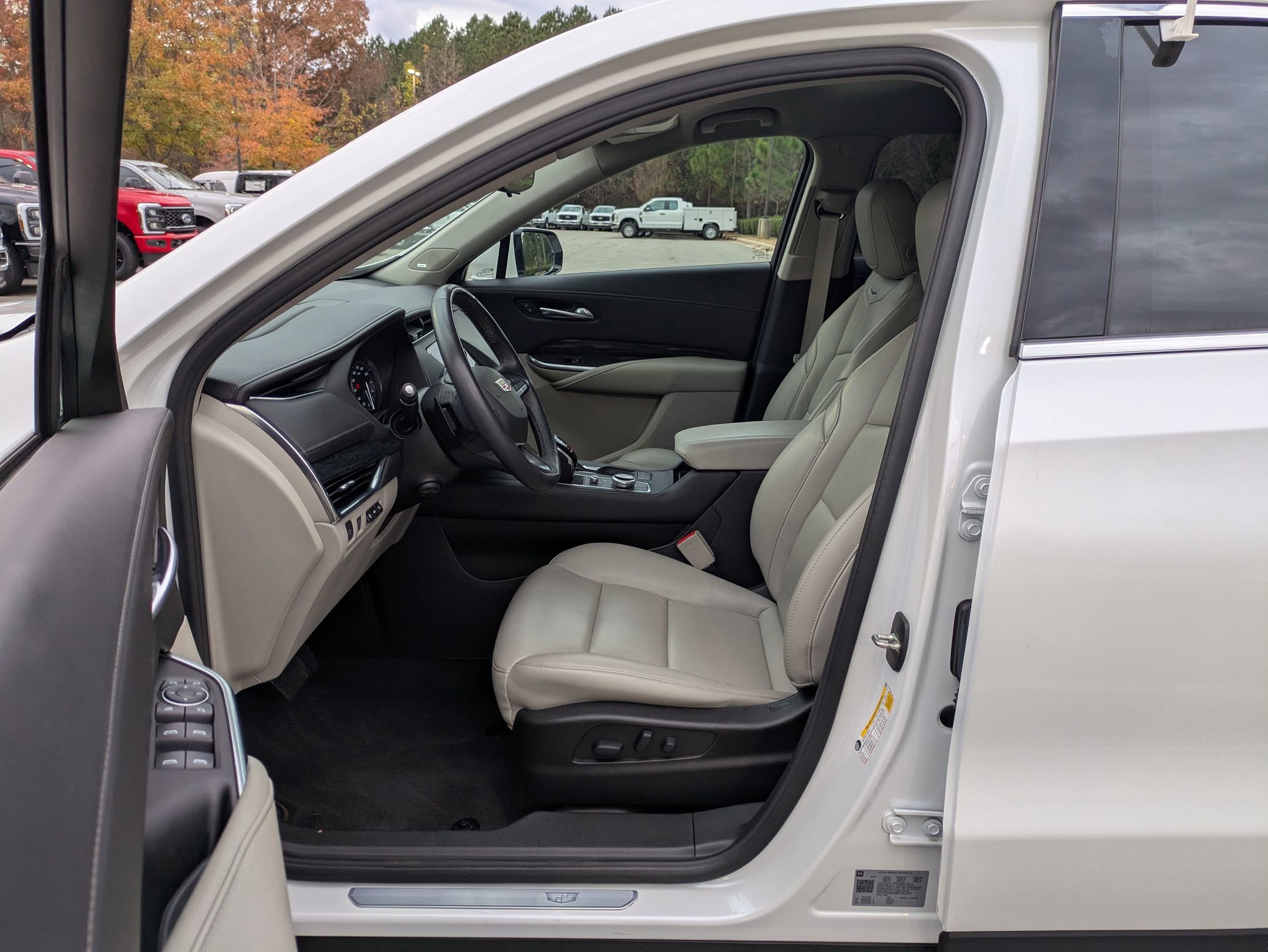 Used 2022 Cadillac XT4 Premium Luxury w/ Technology Package image 12