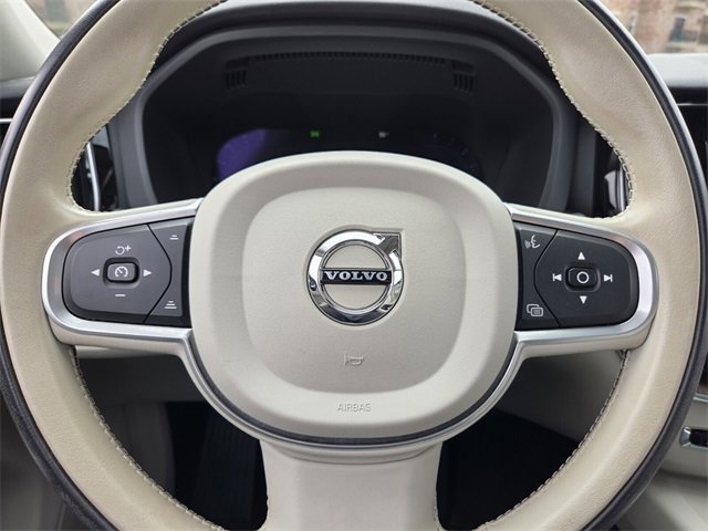 Used 2022 Volvo XC60 B5 Momentum image 24