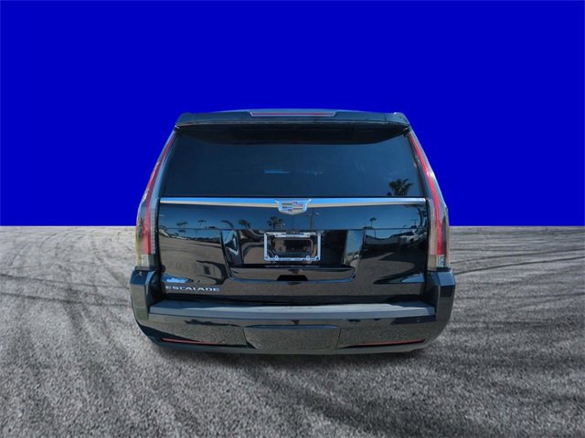 Used 2018 Cadillac Escalade Premium Luxury image 4