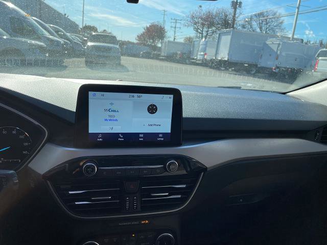 Certified 2022 Ford Escape SE w/ SE Sport Appearance Package image 5