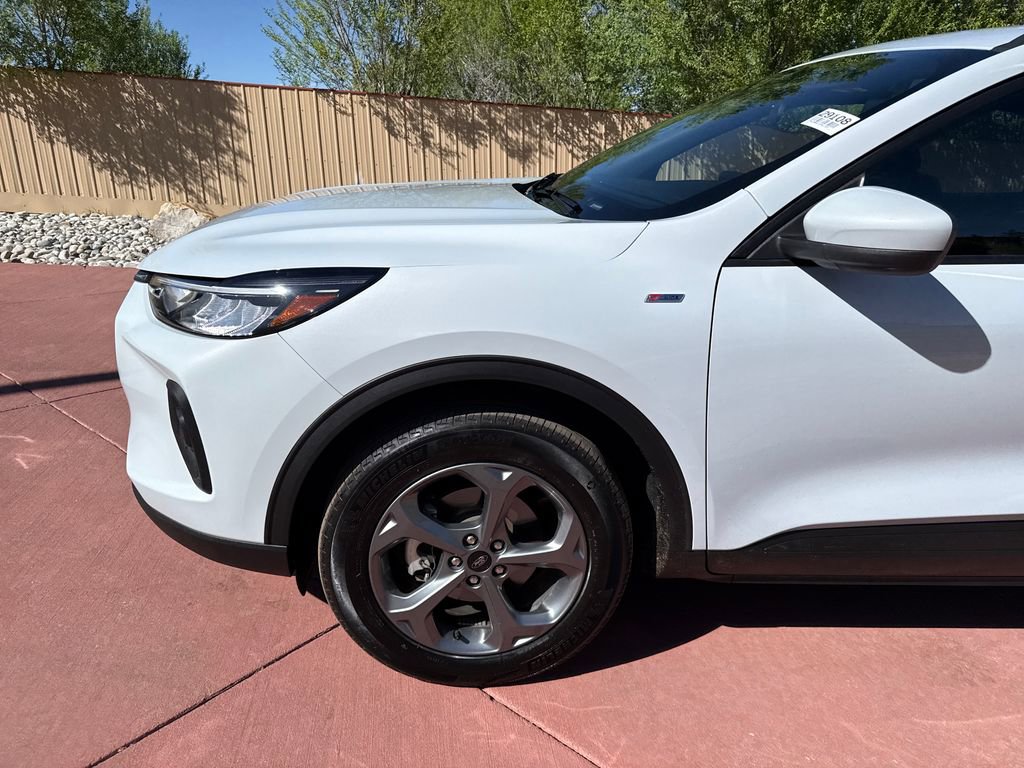 Certified 2025 Ford Escape ST-Line Select AWD/4WD image 31