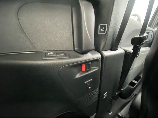 Used 2026 Chrysler Pacifica Limited FWD image 23