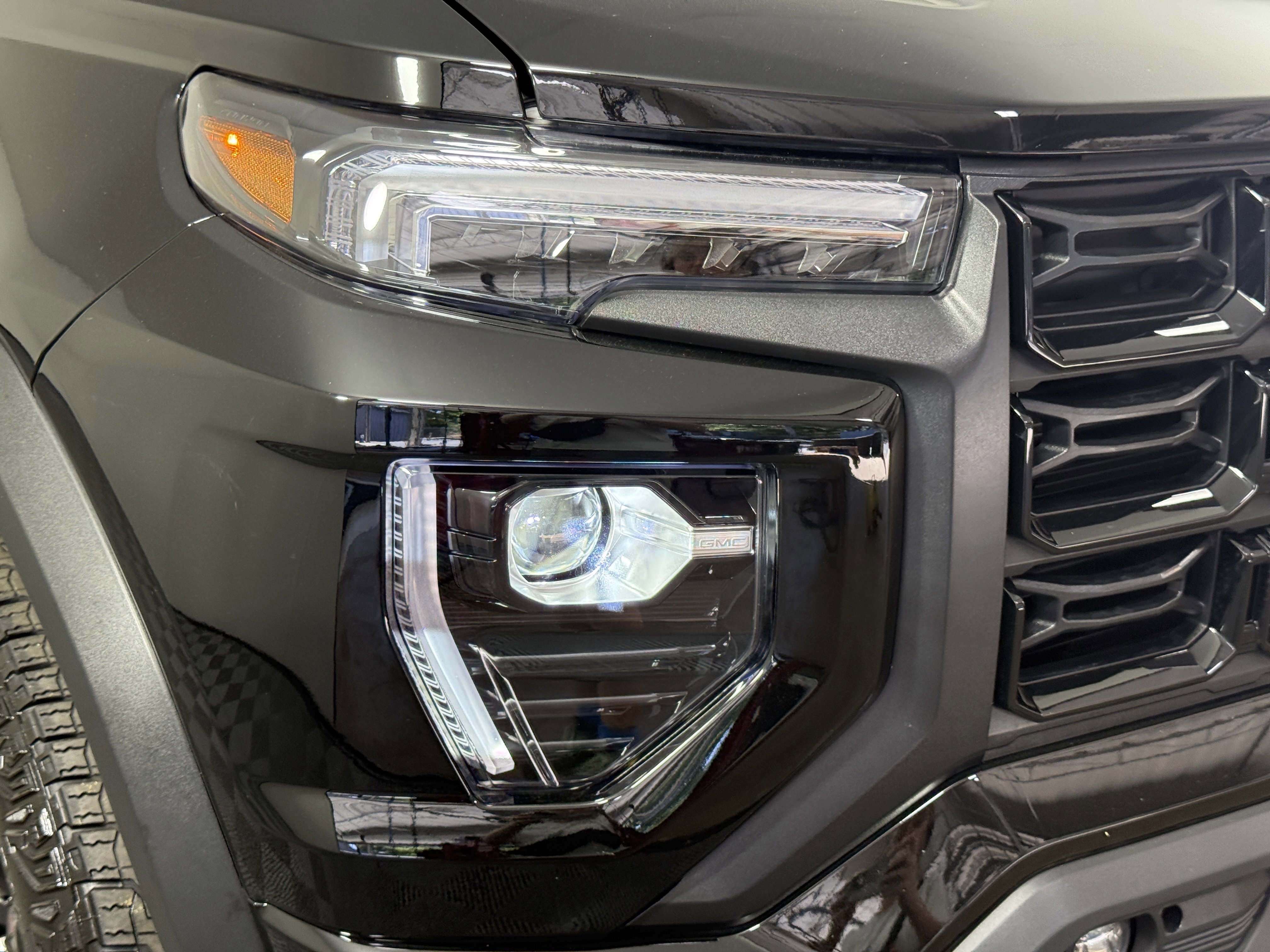 Used 2024 GMC Canyon Elevation w/ Convenience Package image 7