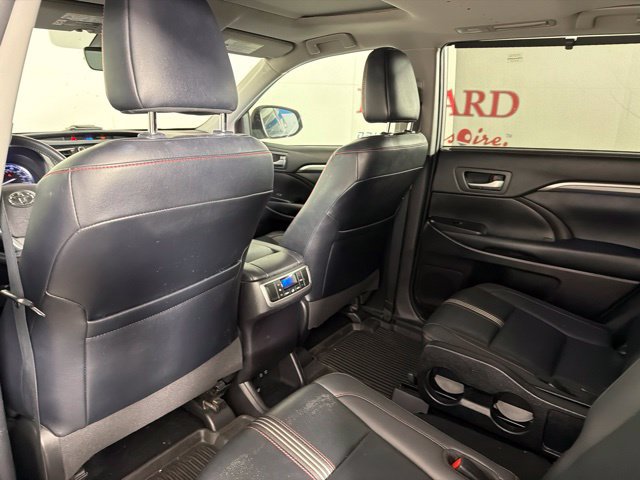 Used 2019 Toyota Highlander SE FWD image 27