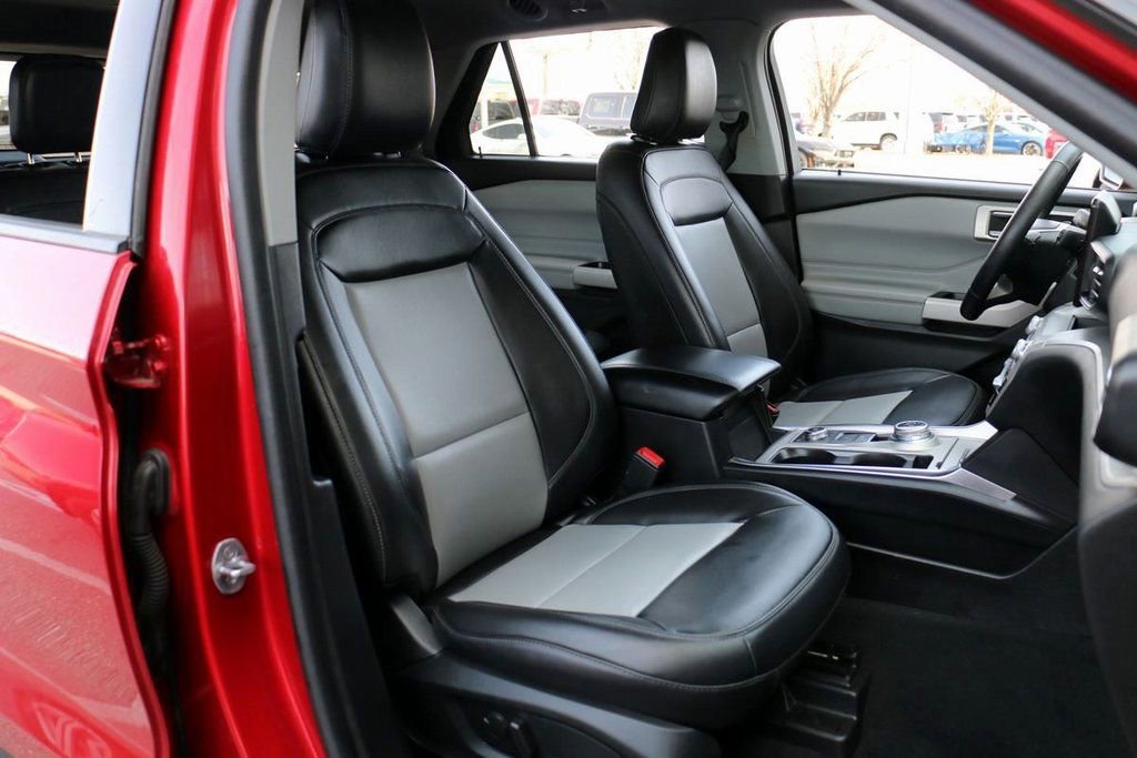 Certified 2022 Ford Explorer XLT w/ Equipment Group 202A image 33