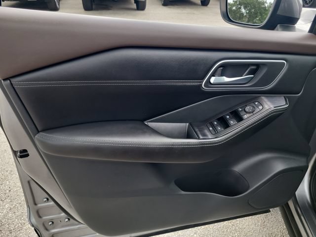 Used 2021 Nissan Rogue SV w/ Premium Package FWD image 17