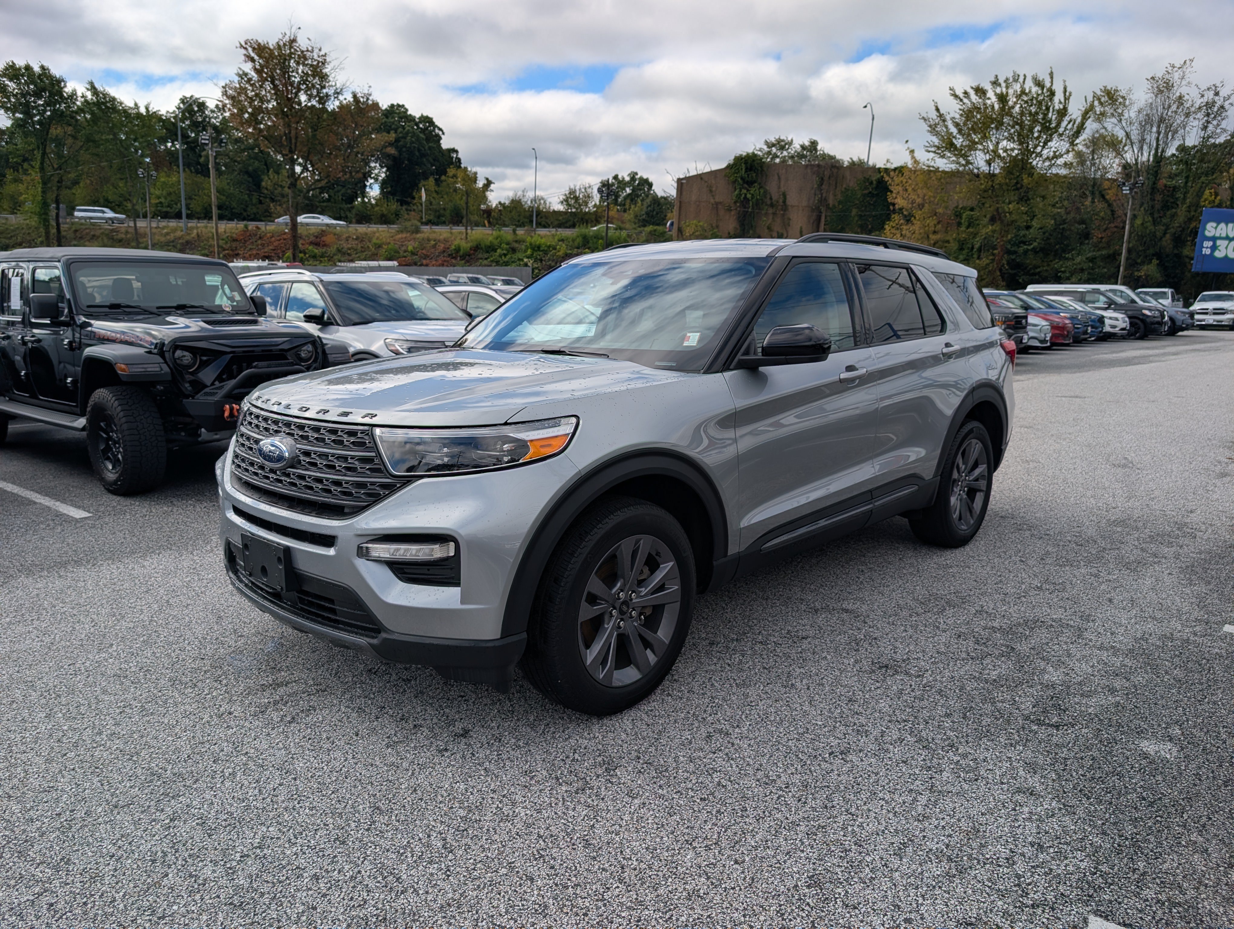 Certified 2023 Ford Explorer XLT w/ Equipment Group 202A AWD/4WD image 2