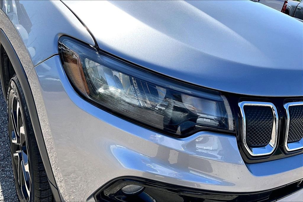 Used 2022 Jeep Compass Limited image 29