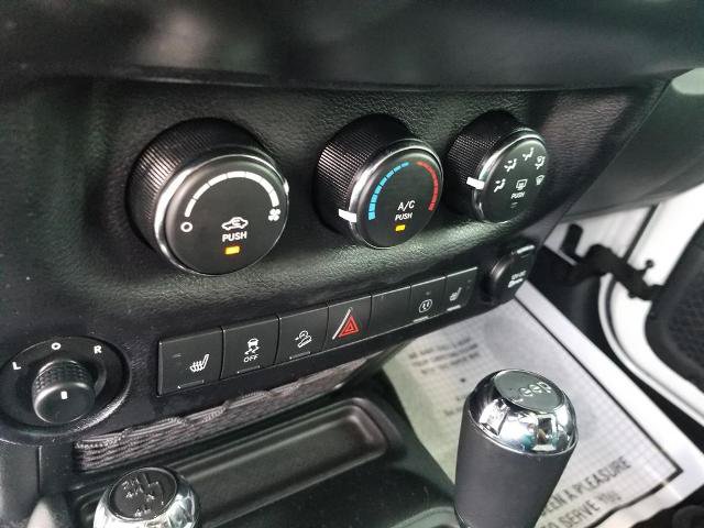Used 2017 Jeep Wrangler Unlimited Sahara AWD/4WD image 21