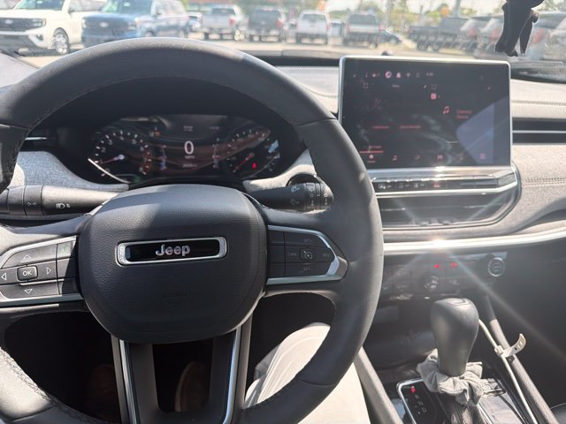 Used 2024 Jeep Compass Latitude w/ Sun and Sound Group AWD/4WD image 11