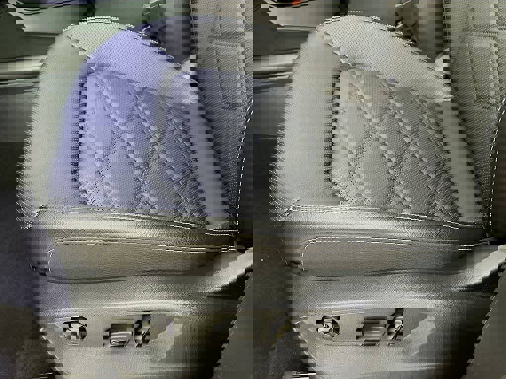 Used 2025 Volkswagen Atlas SE image 29