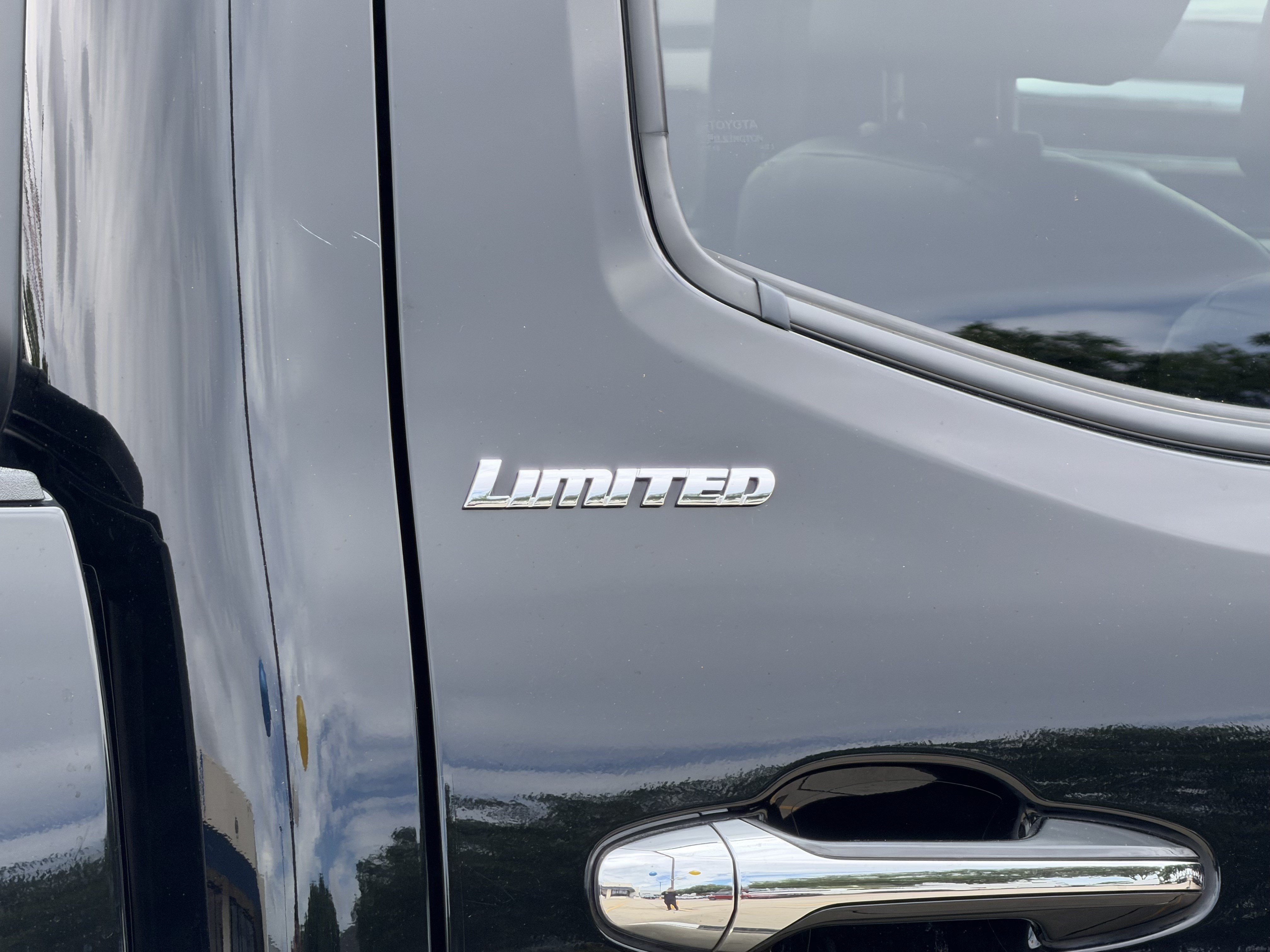 Used 2023 Toyota Tacoma Limited RWD image 5