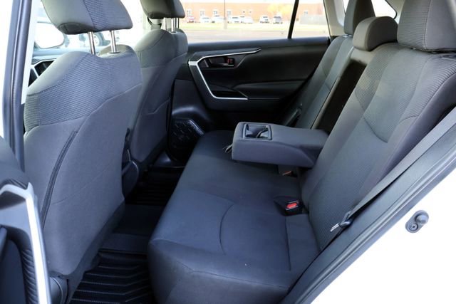 Used 2021 Toyota RAV4 LE image 22