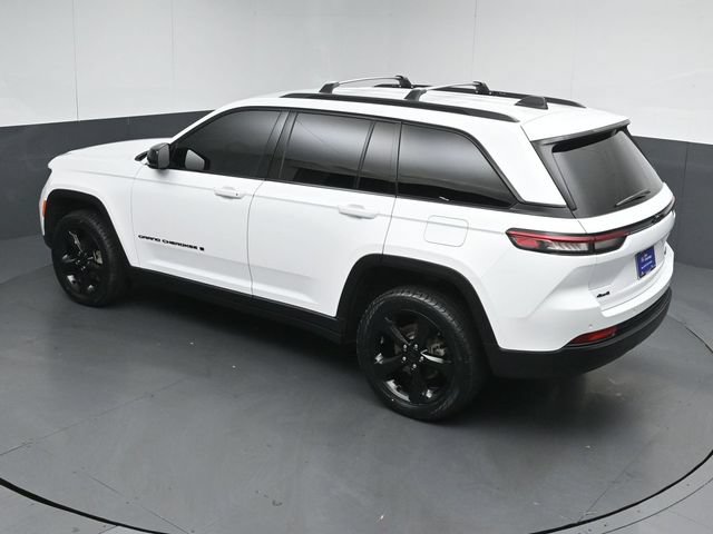 Used 2023 Jeep Grand Cherokee Limited w/ Black Appearance Package AWD/4WD image 48
