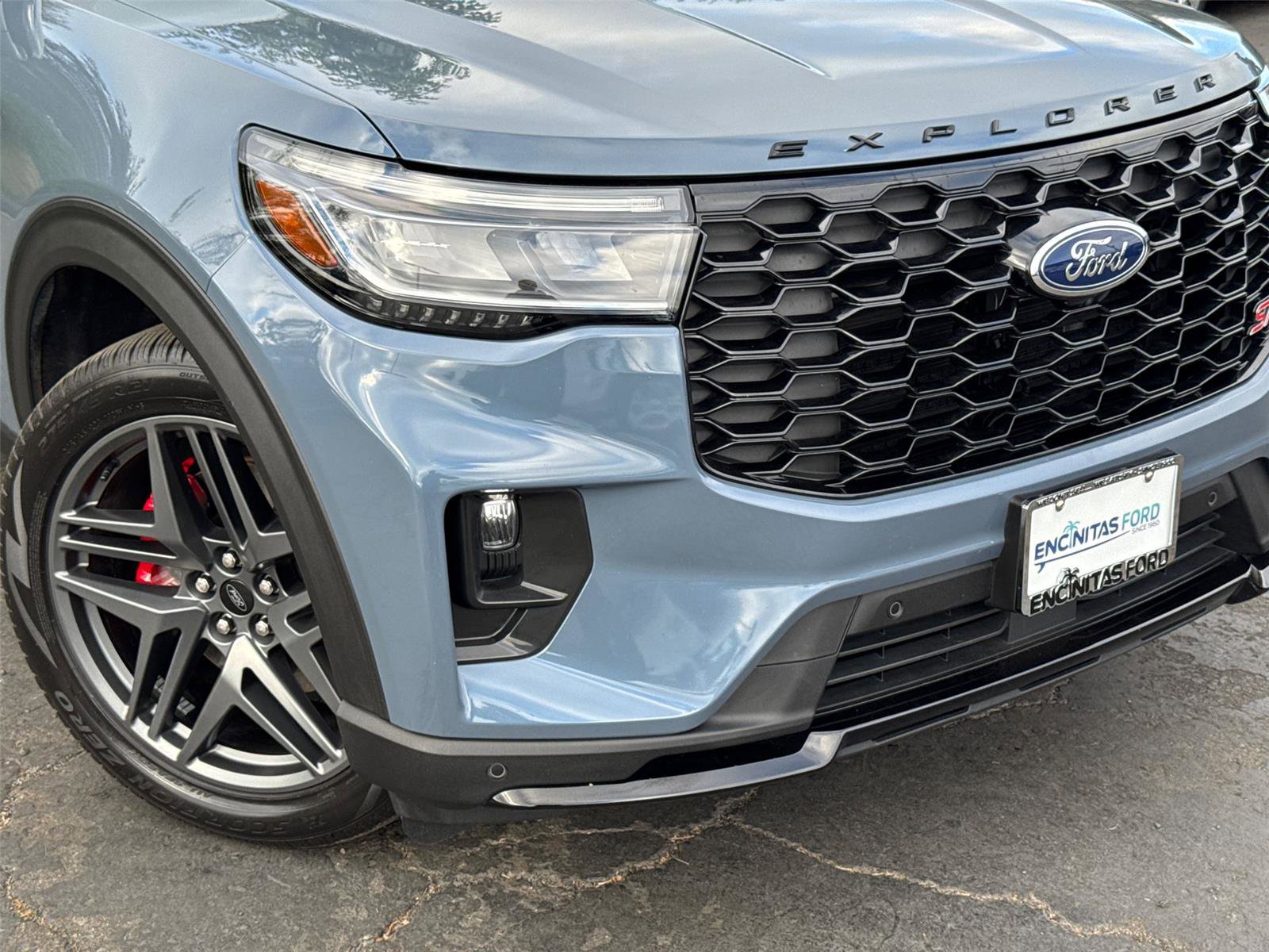 Certified 2025 Ford Explorer ST AWD/4WD image 3