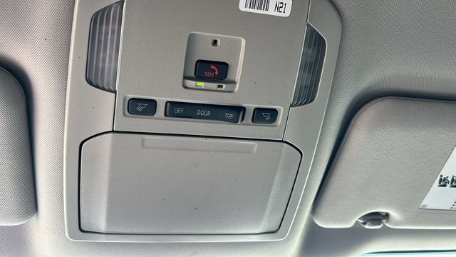 Used 2024 Toyota Highlander LE FWD image 23