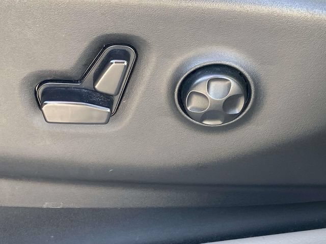 Used 2024 Chrysler Pacifica Touring-L FWD image 15