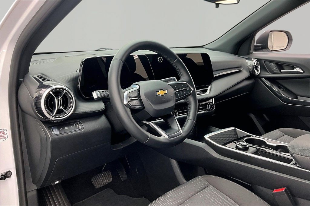 Used 2026 Chevrolet Equinox LT AWD/4WD image 14