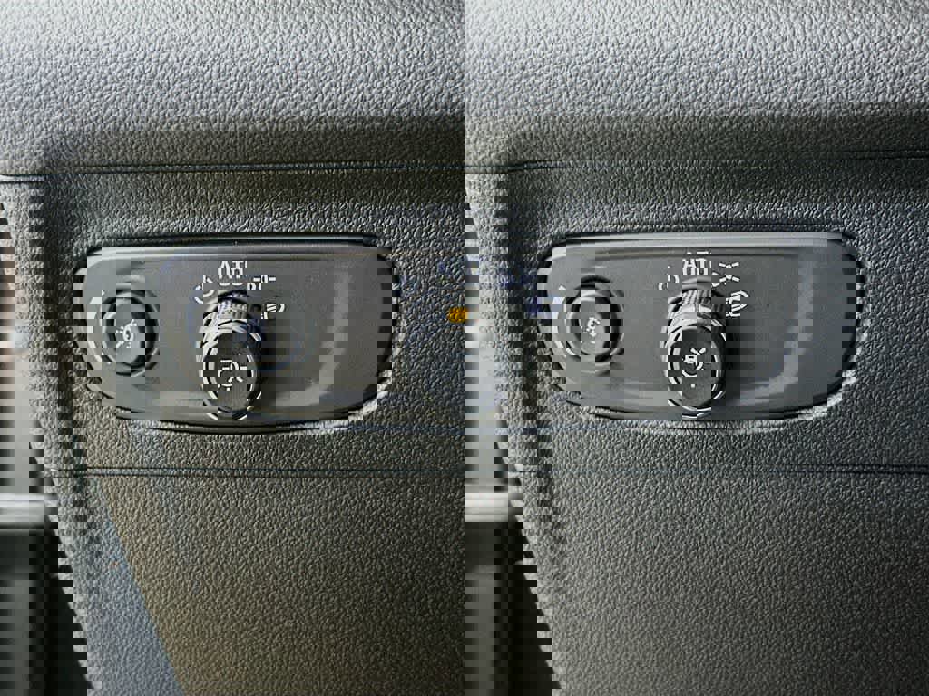 Used 2023 Buick Envision Essence w/ Sport Touring Package image 27