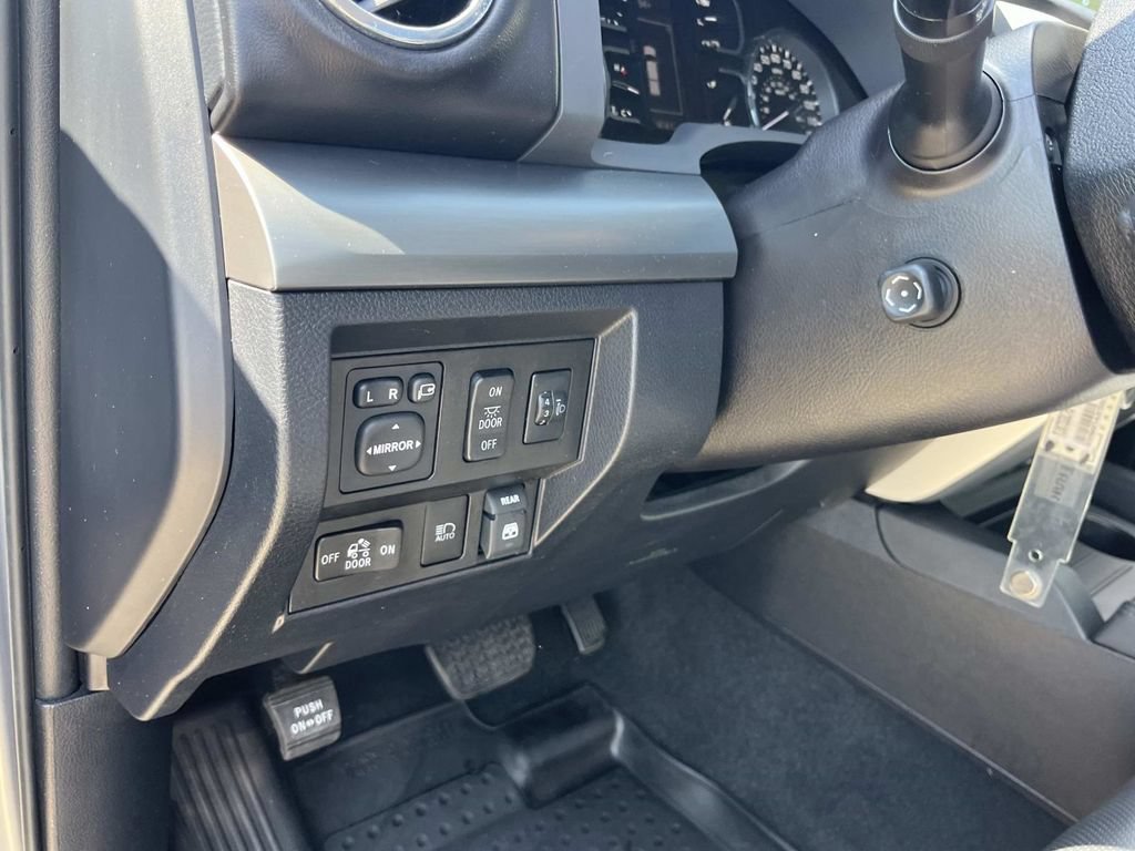 Used 2018 Toyota Tundra Platinum AWD/4WD image 38