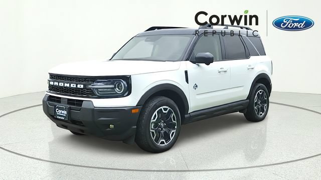 Certified 2025 Ford Bronco Sport Outer Banks w/ Outer Banks Tech Package+ AWD/4WD image 3