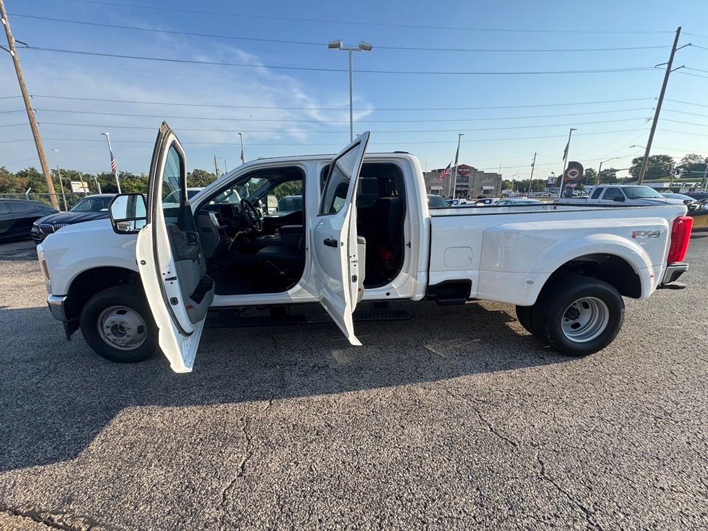 Certified 2025 Ford F350 XLT w/ FX4 Off-Road Package AWD/4WD image 4