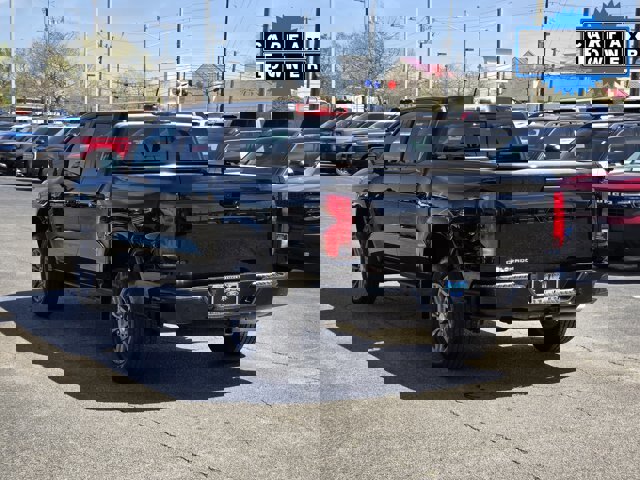 Used 2025 Chevrolet Colorado LT w/ LT Convenience Package image 3