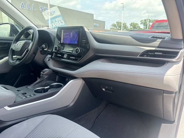 Used 2023 Toyota Highlander L FWD image 19
