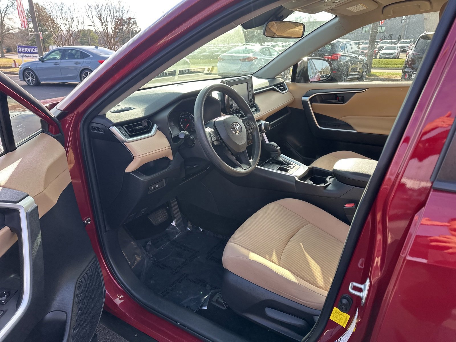 Used 2019 Toyota RAV4 LE image 17