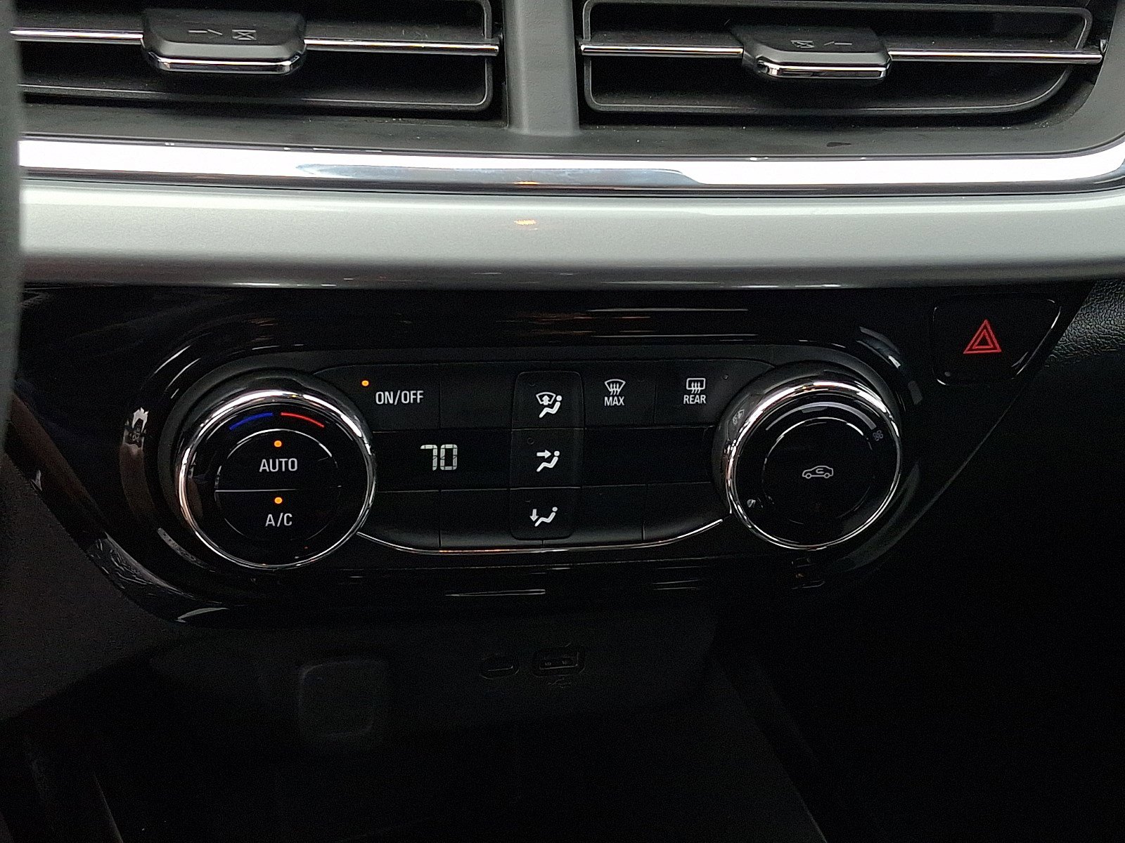 Used 2025 Chevrolet Trax LT image 14