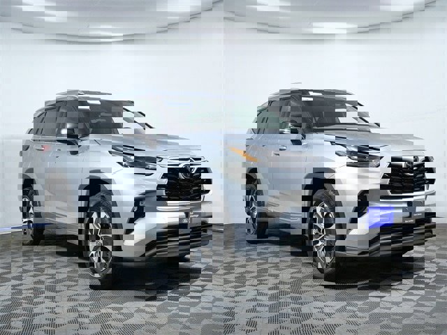Used 2022 Toyota Highlander XLE