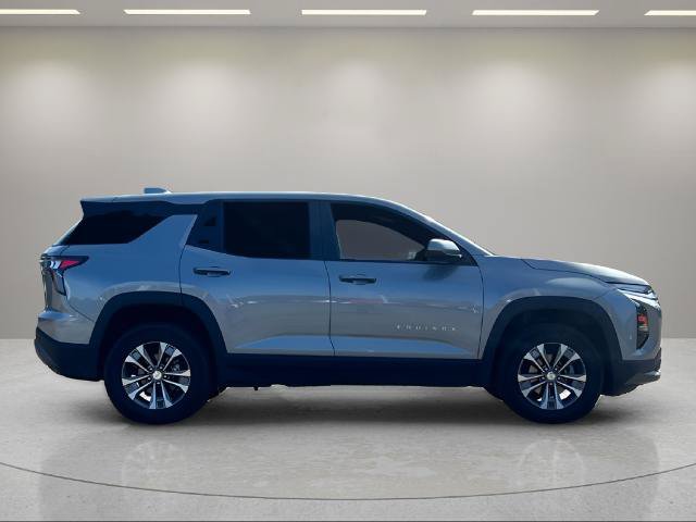 Used 2026 Chevrolet Equinox LT AWD/4WD image 9