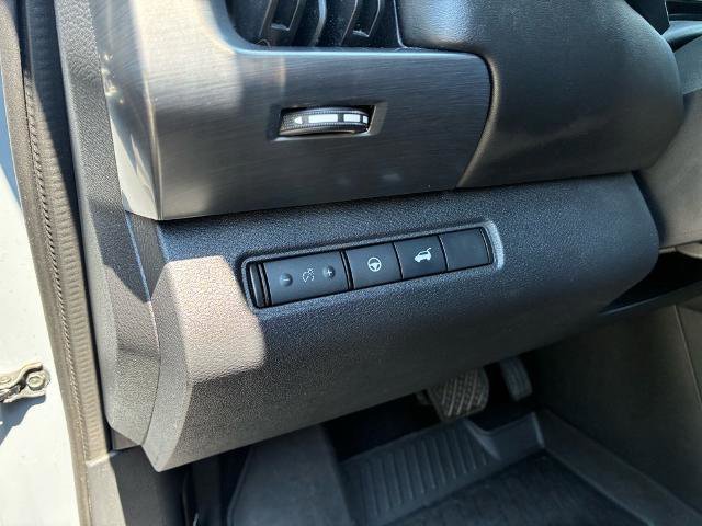 Used 2022 Nissan Pathfinder SL w/ SL Black Package image 17