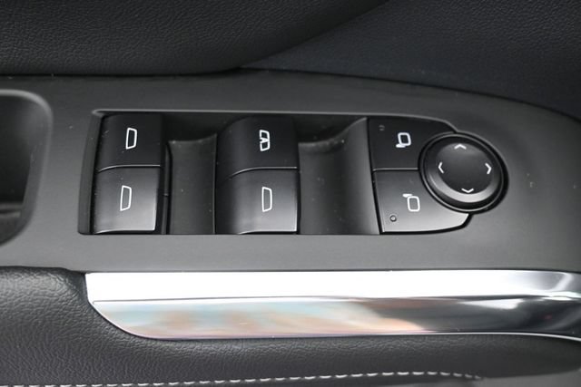 Used 2025 Chevrolet Traverse LT FWD image 14