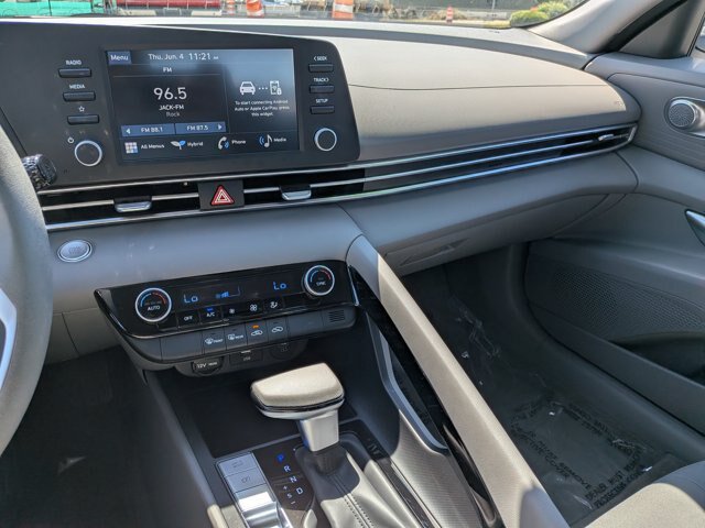 Used 2025 Hyundai Elantra Hybrid FWD image 22