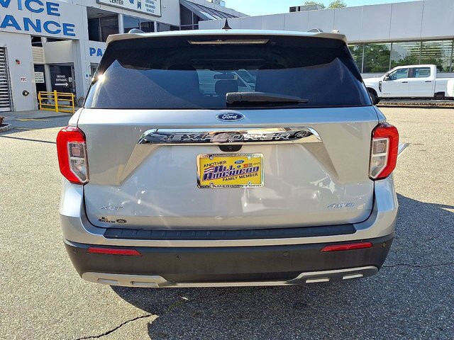 Certified 2023 Ford Explorer XLT w/ Equipment Group 202A AWD/4WD image 7