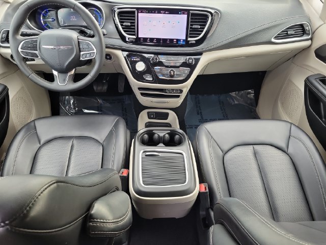Used 2024 Chrysler Pacifica Limited FWD image 13