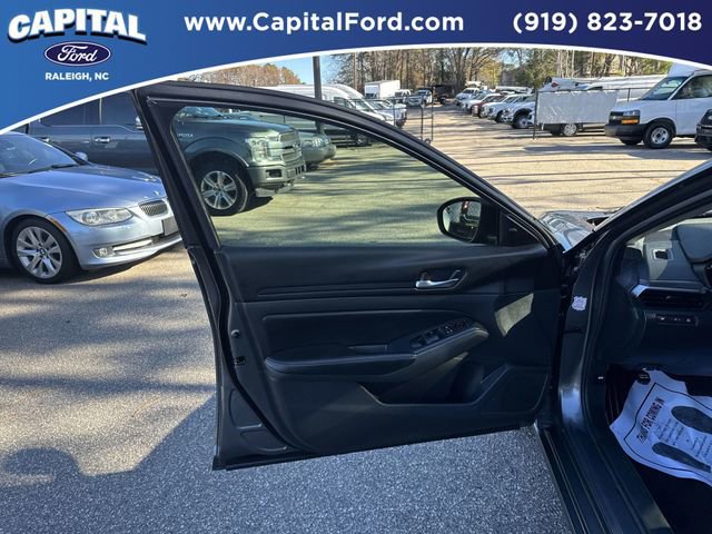 Used 2024 Nissan Altima 2.5 SV image 19