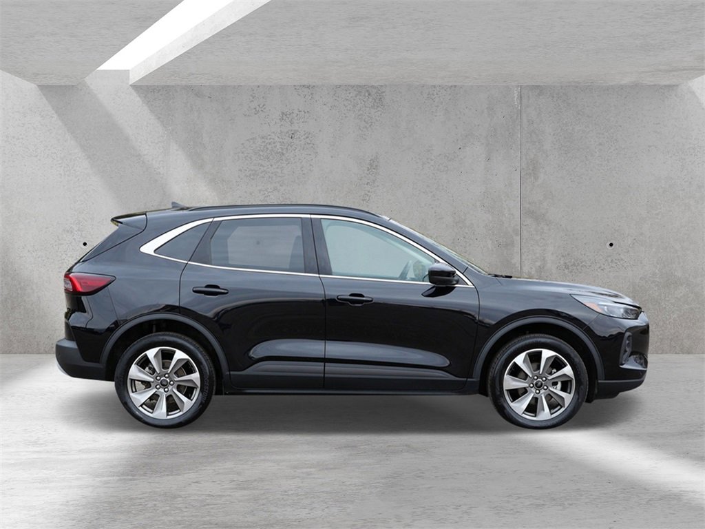 Certified 2024 Ford Escape Platinum image 2