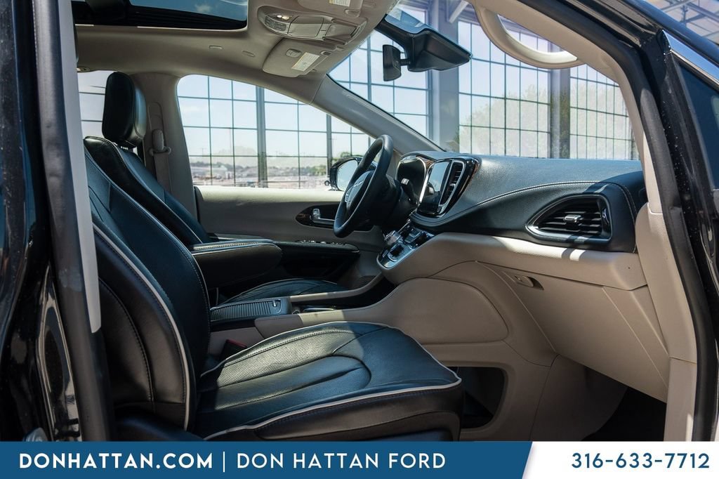 Used 2023 Chrysler Pacifica Limited FWD image 22
