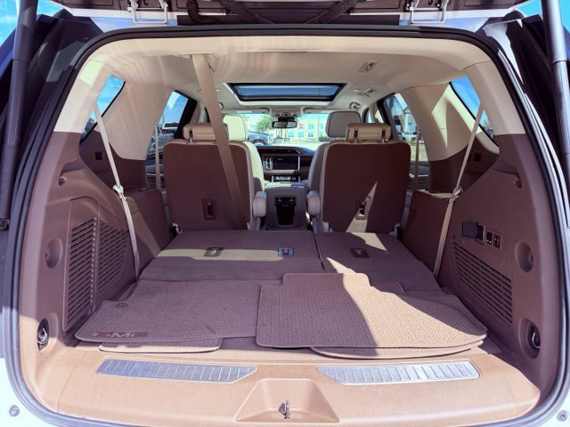 Used 2024 GMC Yukon Denali AWD/4WD image 9