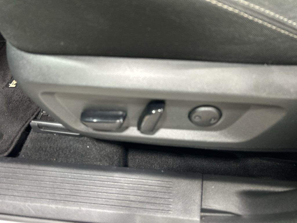 Used 2024 Nissan Rogue SV FWD image 11