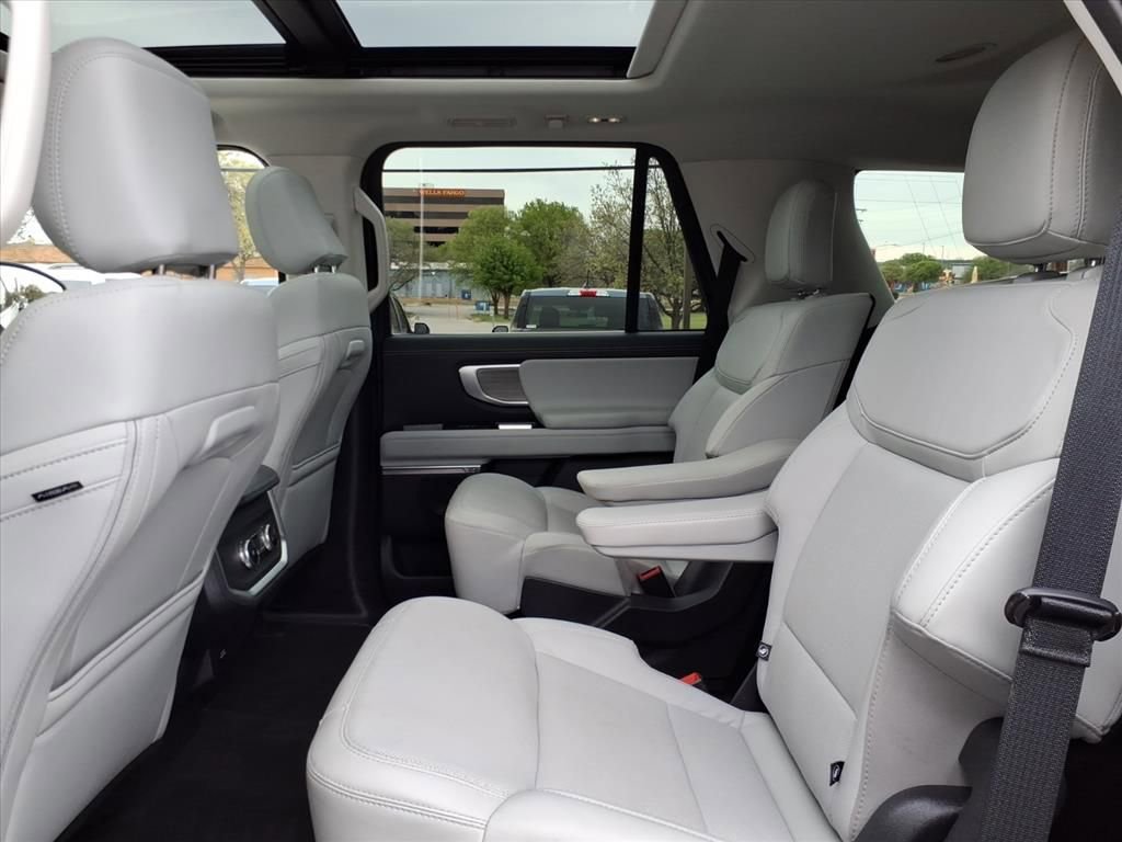 Certified 2025 Ford Expedition Platinum image 16