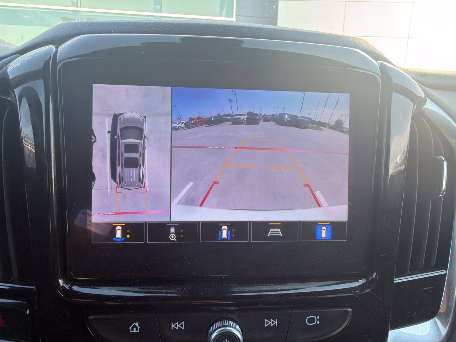 Used 2024 Chevrolet Traverse RS FWD image 8