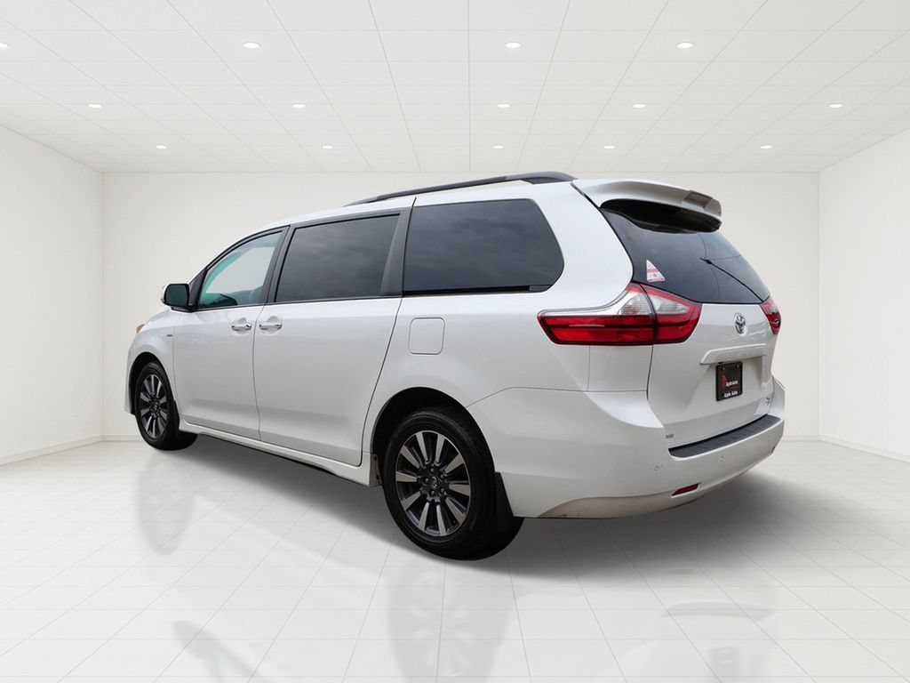 Used 2018 Toyota Sienna XLE w/ XLE Navigation Package AWD/4WD image 4