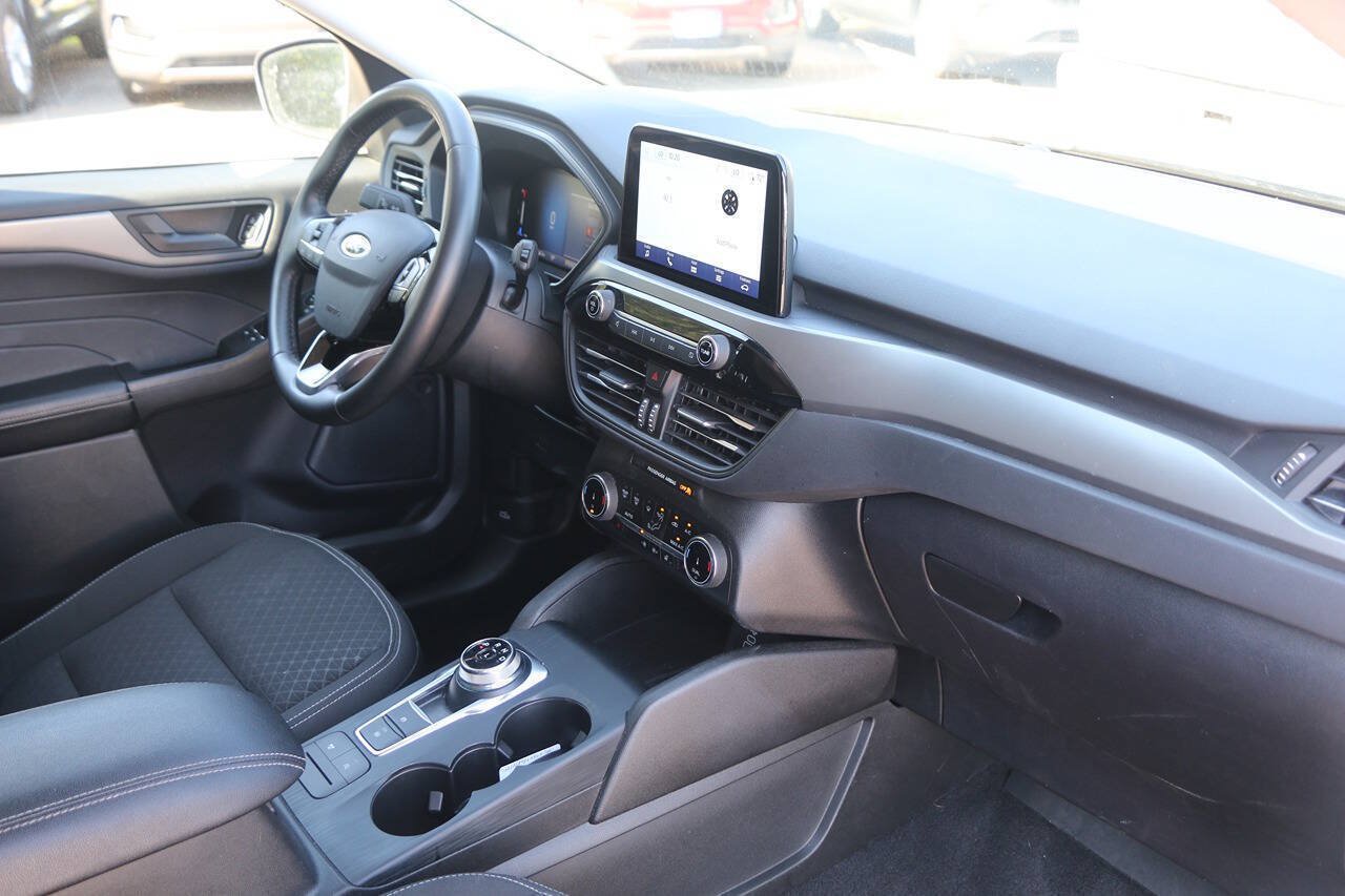 Certified 2024 Ford Escape Active AWD/4WD image 29