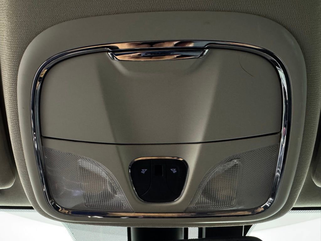 Used 2018 Jeep Cherokee Limited FWD image 20