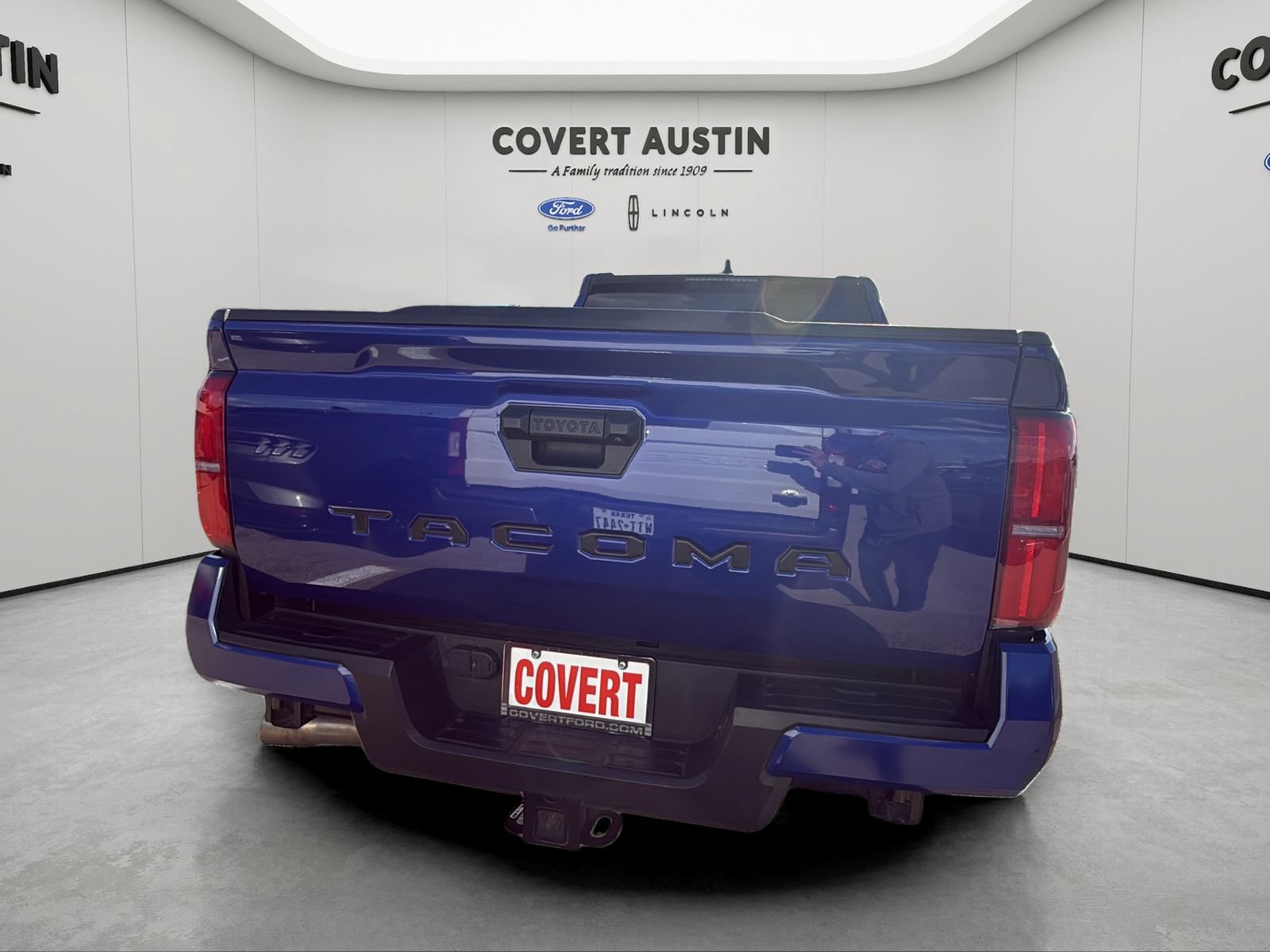 Used 2025 Toyota Tacoma SR5 RWD image 4