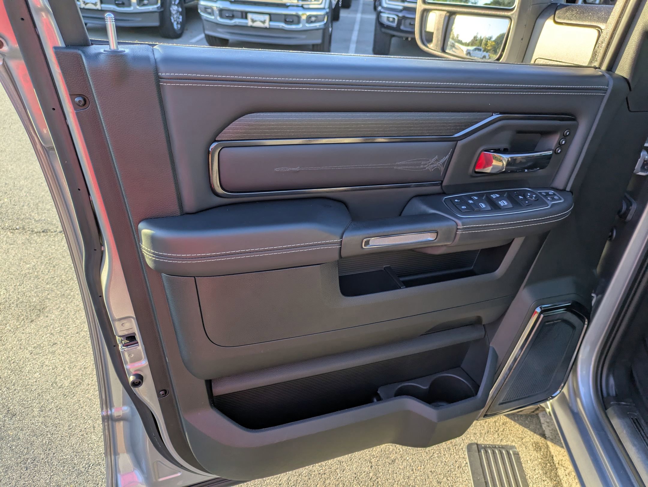 Used 2024 RAM 2500 Limited image 15